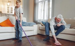 Lire la suite à propos de l’article Comment prendre soin de son parquet en bois massifs ?